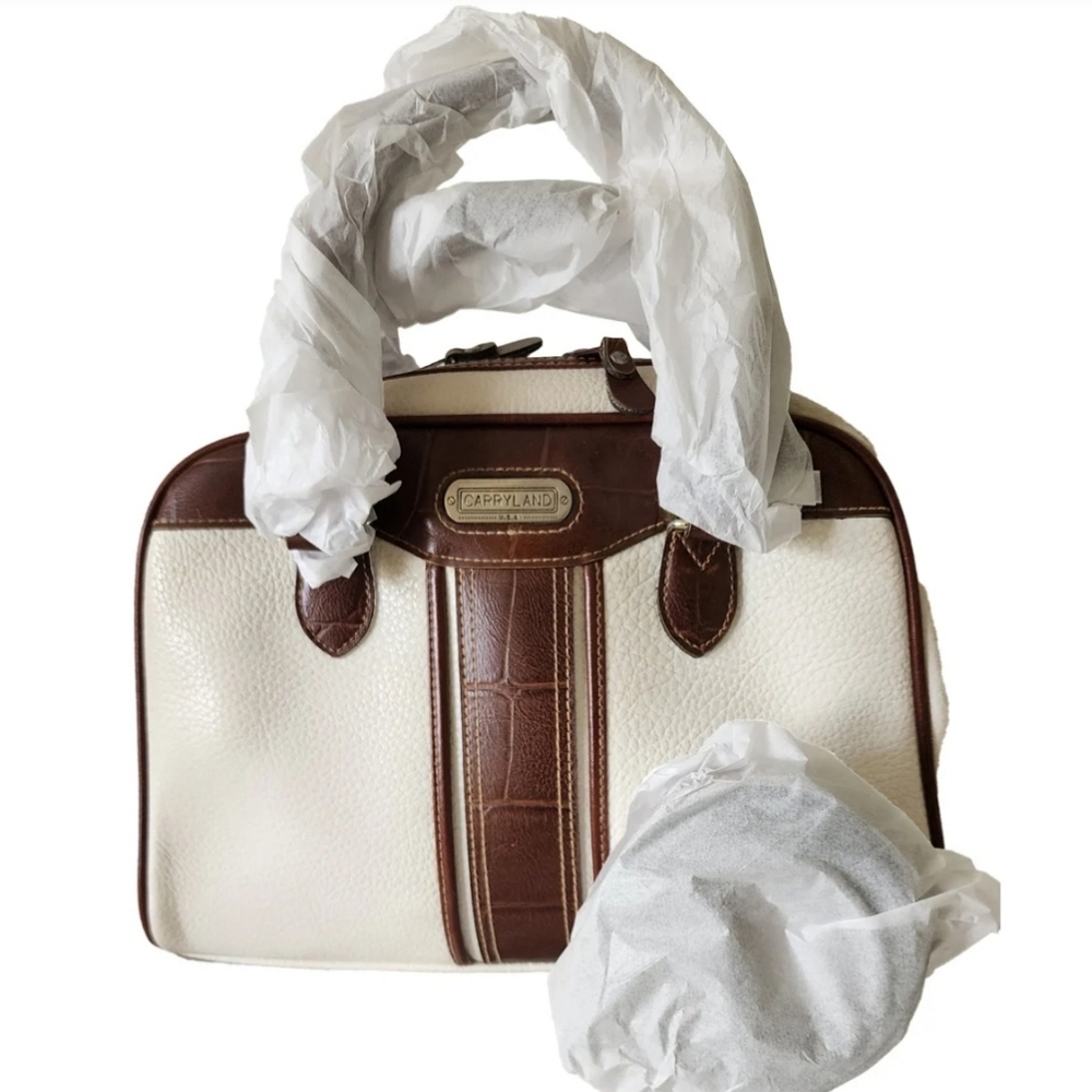 Carryland hand and crossbody bag.